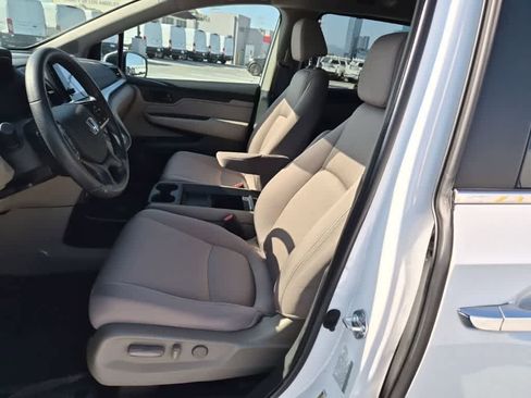 Used 2023 Honda Odyssey EX image 9