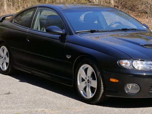 Used 2005 Pontiac GTO / 6.0L V8 / Leather Seats / LO image 38