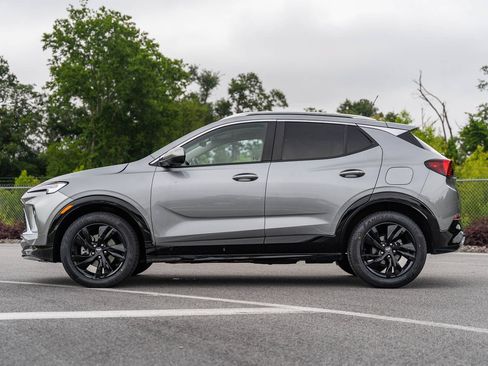 Used 2024 Buick Encore GX Sport Touring FWD image 4