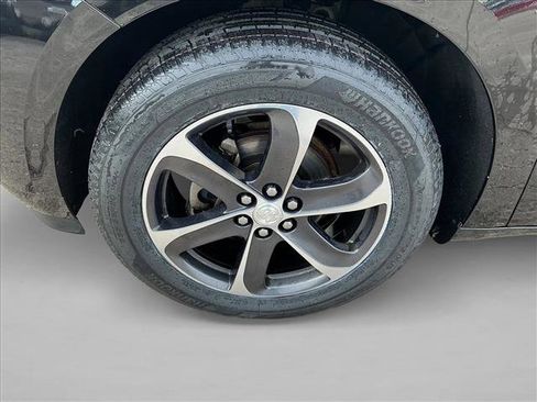 Used 2020 Buick Enclave Essence w/ Sport Touring Edition image 9