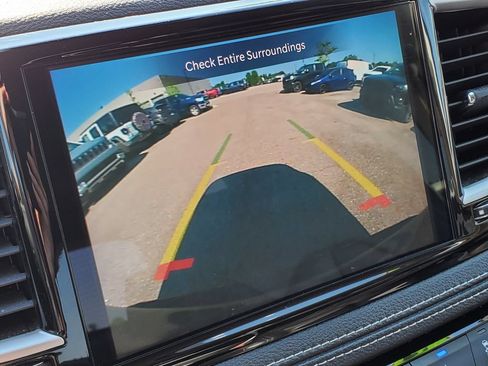Used 2023 Chrysler Pacifica Touring-L AWD/4WD image 16