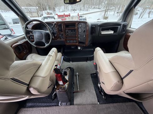 Used 2005 GMC TopKick C4500 4x4 Crew Cab image 35