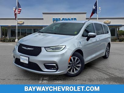 Used 2023 Chrysler Pacifica Limited