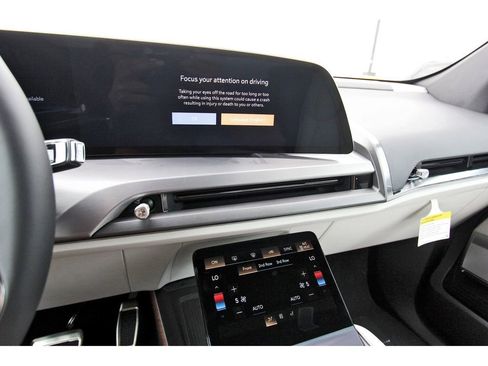 New 2026 Cadillac Vistiq Sport image 16