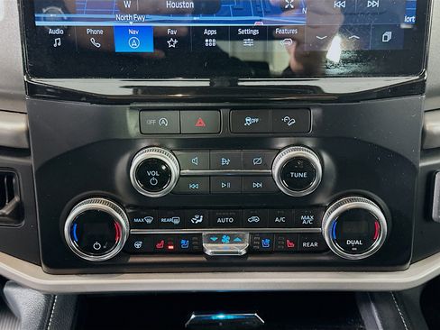 Used 2024 Ford Expedition XLT image 24