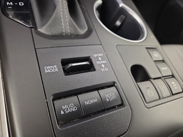 Used 2024 Toyota Highlander XLE AWD/4WD image 30