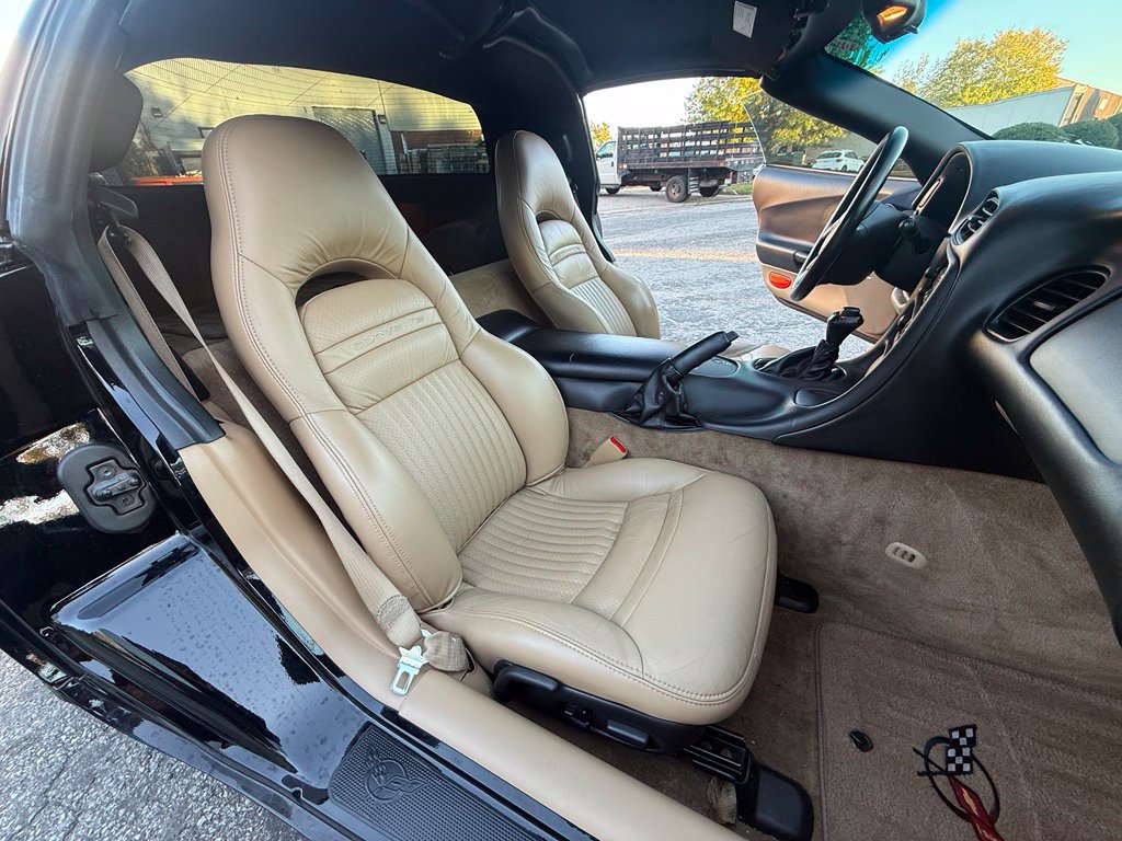 Used 2004 Chevrolet Corvette Coupe RWD image 24