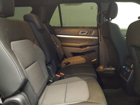 Used 2018 Ford Explorer XLT image 19