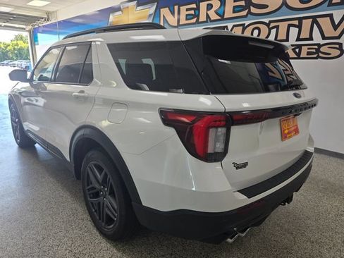 Used 2025 Ford Explorer ST AWD/4WD image 5