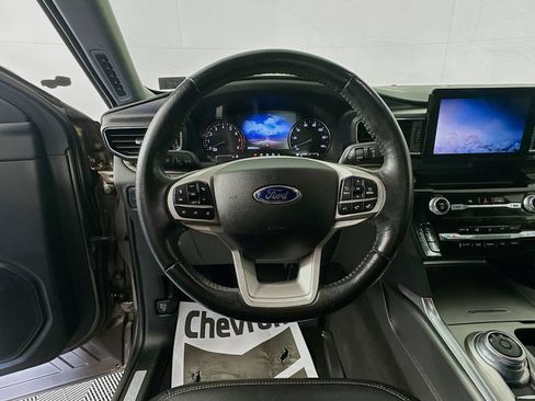 Used 2021 Ford Explorer Limited w/ Equipment Group 301A AWD/4WD image 11