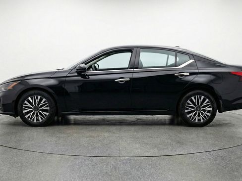 Used 2025 Nissan Altima 2.5 SV image 5