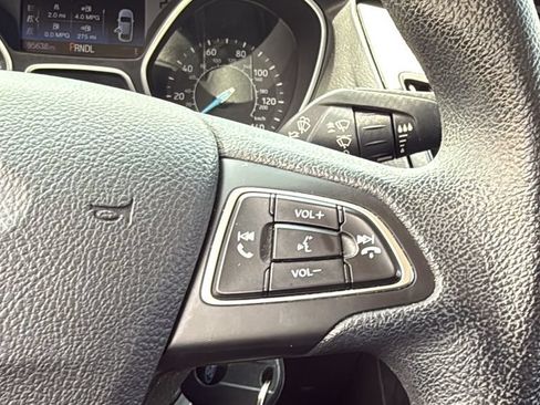 Used 2017 Ford Focus SE FWD image 28