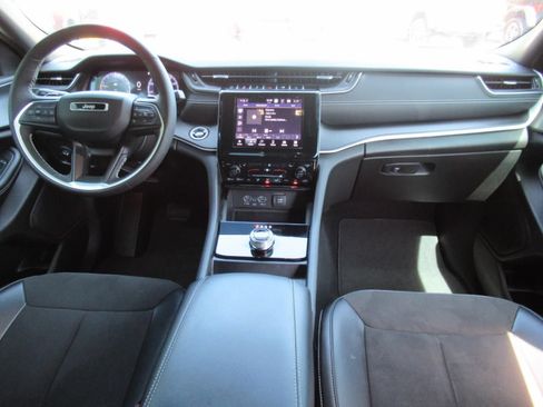 Used 2024 Jeep Grand Cherokee L Altitude RWD image 12