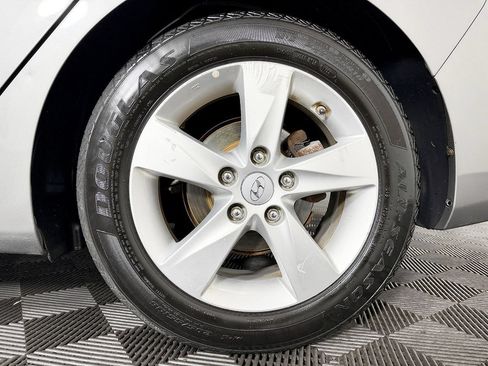Used 2013 Hyundai Elantra GLS w/ Preferred Pkg FWD image 22