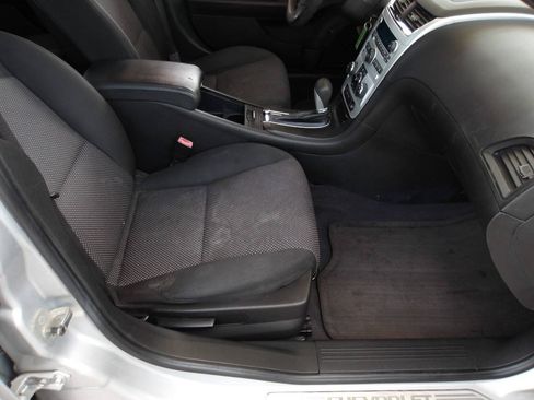 Used 2010 Chevrolet Malibu LT w/ Power Convenience Package FWD image 6