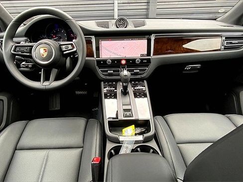 New 2025 Porsche Macan image 6