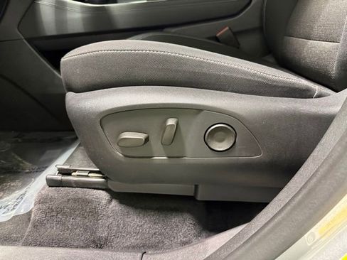 Certified 2024 Chevrolet Traverse LT FWD image 14