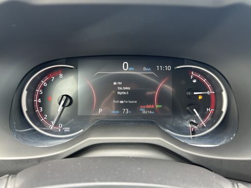 Used 2025 Toyota RAV4 XLE FWD image 25