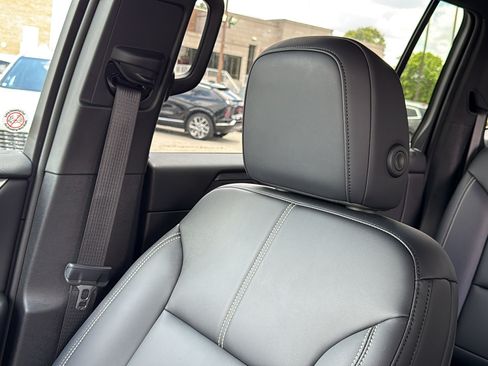 Used 2026 GMC Acadia Elevation w/ Elevation Premium Package FWD image 24