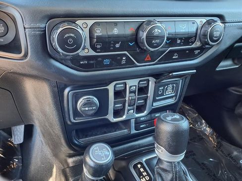 Used 2024 Jeep Wrangler Unlimited Sahara image 15