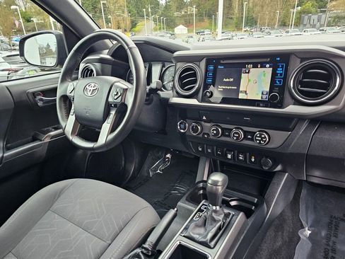 Used 2019 Toyota Tacoma TRD Off-Road image 11