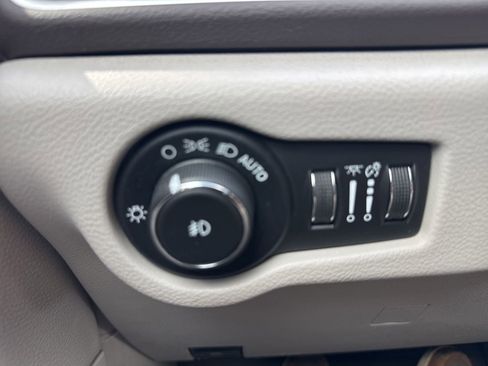 Certified 2020 Chrysler Pacifica Touring w/ Advanced Safetytec Group FWD image 26