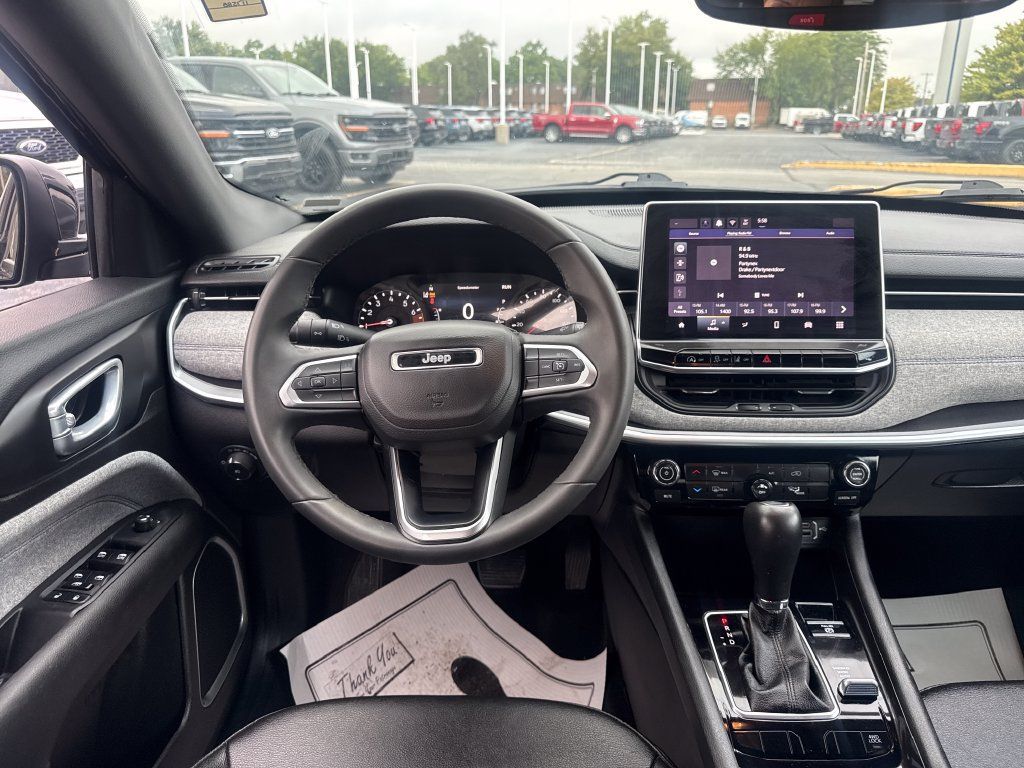 Used 2024 Jeep Compass Latitude AWD/4WD image 18