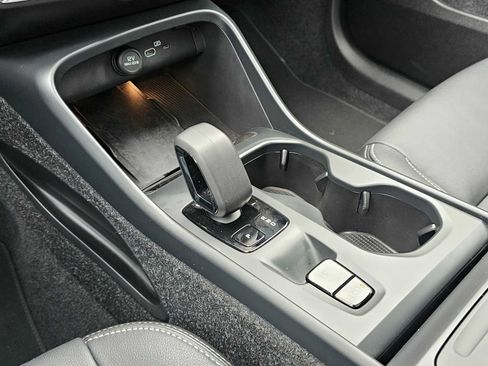 Certified 2025 Volvo XC40 B5 Core image 26