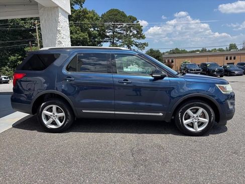 Used 2017 Ford Explorer XLT w/ Equipment Group 202A AWD/4WD image 20