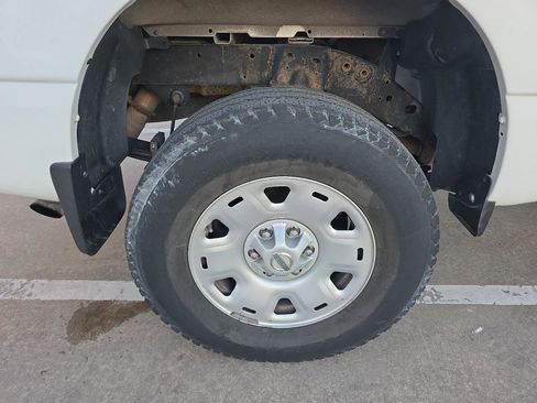 Used 2018 Nissan Titan S image 27