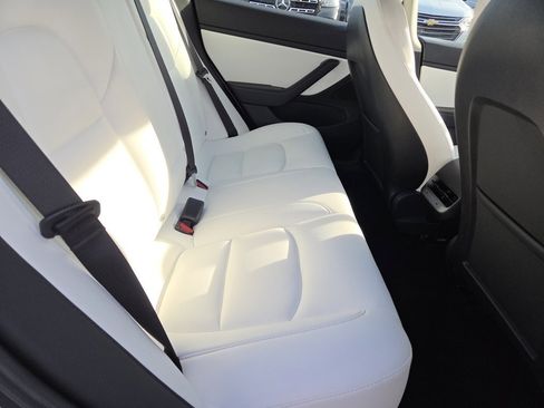 Used 2021 Tesla Model 3 Standard Range Plus image 5