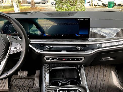 Used 2025 BMW X5 xDrive40i w/ M Sport Package image 9