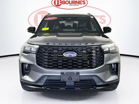 Used 2025 Ford Explorer ST-Line w/ ST-Line Street Pack AWD/4WD image 5