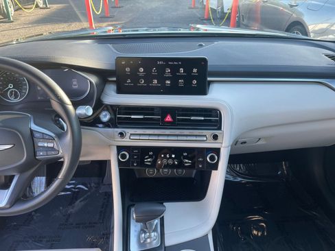 Used 2025 Genesis G70 2.5T image 18