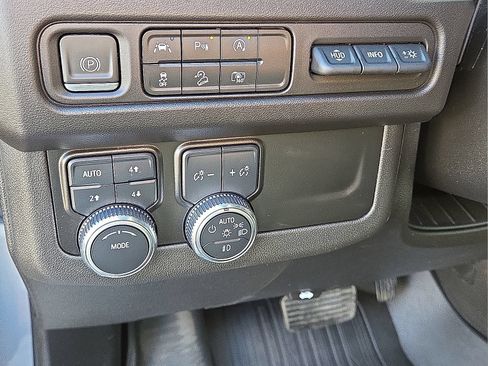 Used 2023 GMC Yukon AT4 w/ AT4 Premium Package AWD/4WD image 24