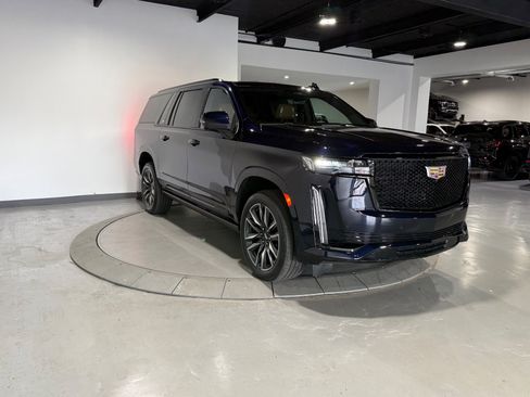 Used 2022 Cadillac Escalade ESV Sport w/ Touring Package AWD/4WD image 4