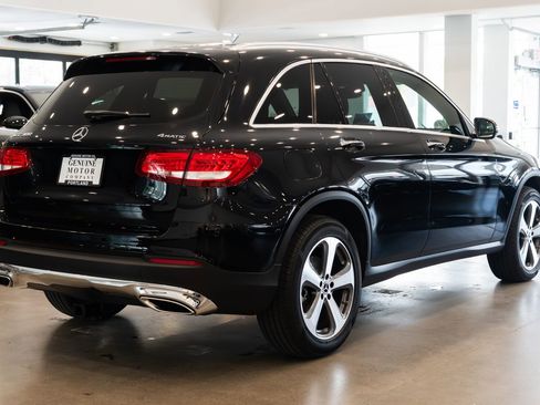 Used 2017 Mercedes-Benz GLC 300 4MATIC image 4