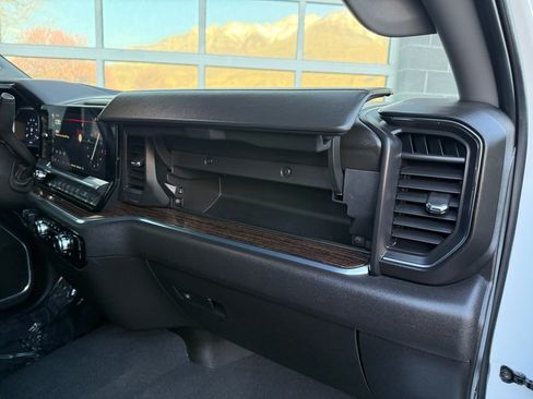 Used 2024 GMC Sierra 1500 SLE w/ X31 Off-Road Package image 25