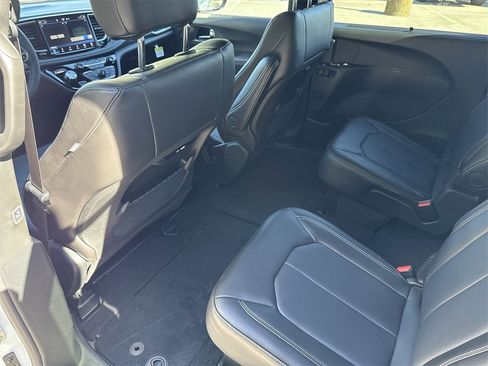 New 2026 Chrysler Pacifica Select image 32