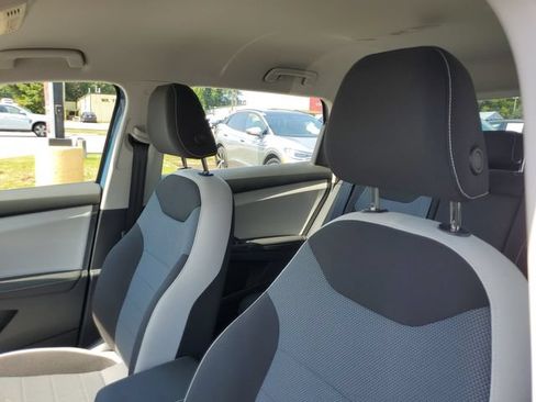 Certified 2025 Volkswagen Taos S FWD image 21