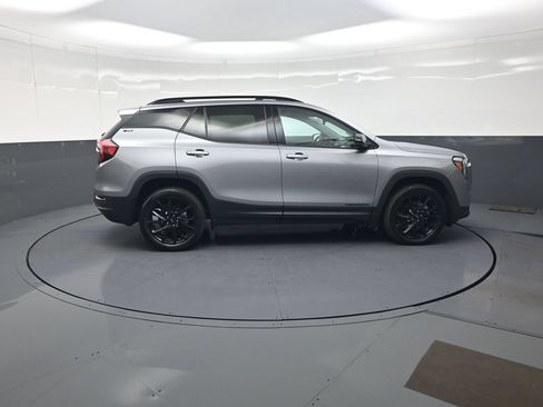 Used 2024 GMC Terrain SLT w/ Elevation Edition AWD/4WD image 2