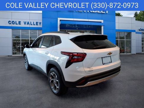 New 2026 Chevrolet Trax LT w/ Driver Confidence Package FWD image 3