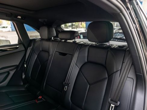 Certified 2025 Porsche Macan image 28