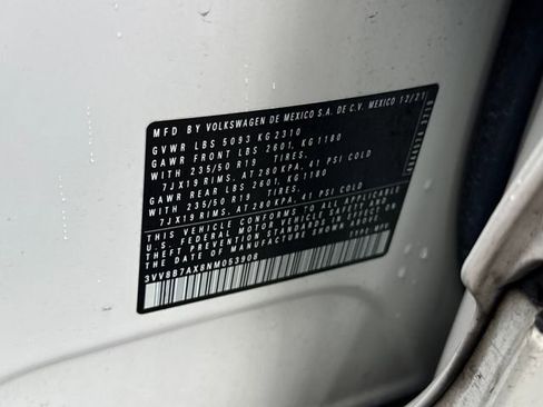 Used 2022 Volkswagen Tiguan SE R-Line image 31