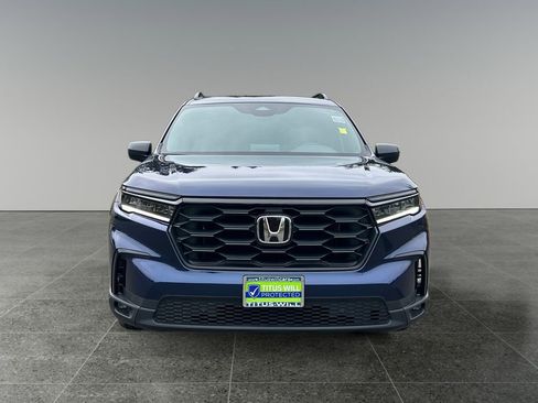 Used 2025 Honda Pilot Sport image 3