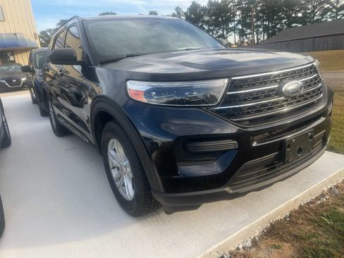 Used 2020 Ford Explorer XLT image 3