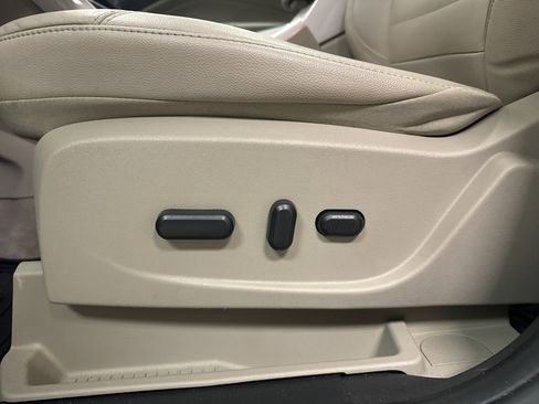 Used 2015 Ford C-MAX Energi SEL w/ Equipment Group 302A image 20