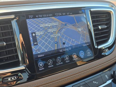 Used 2017 Chrysler Pacifica Limited image 32