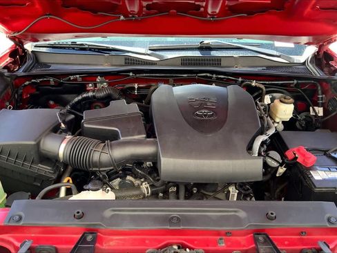 Used 2021 Toyota Tacoma SR AWD/4WD image 9