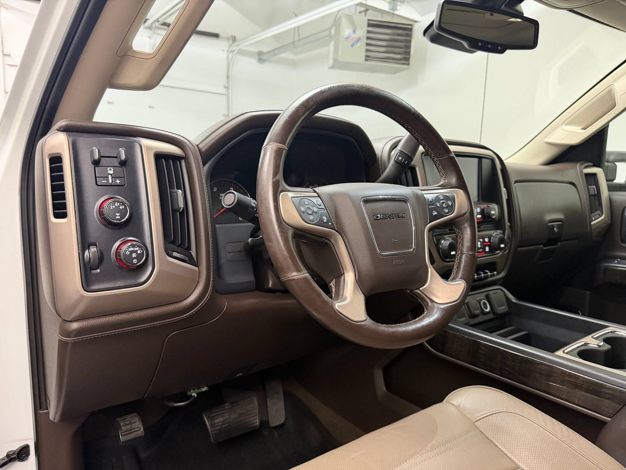 Used 2016 GMC Sierra 2500 Denali w/ Driver Alert Package AWD/4WD image 4